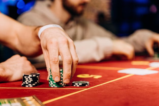 Slot game reels and pay-line interface on gurutoto